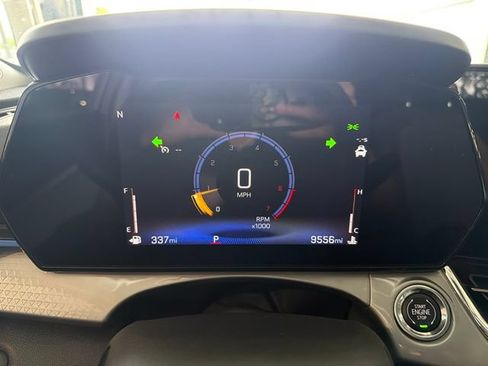 Used 2025 Chevrolet Trax LT FWD image 8