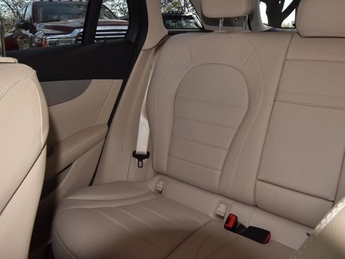 Used 2022 Mercedes-Benz GLC 300 image 19