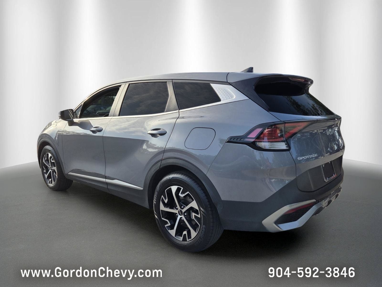 Used 2023 Kia Sportage EX FWD image 3