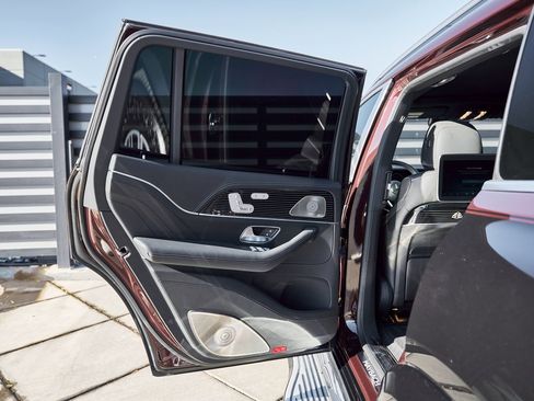 Used 2024 Mercedes-Benz Maybach GLS 600 4MATIC image 22