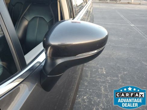 Used 2023 Chrysler Pacifica Touring-L image 22