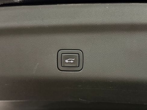 Used 2023 Chevrolet Tahoe Premier AWD/4WD image 41