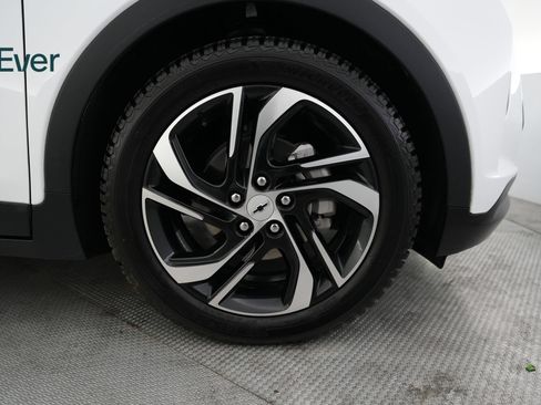 Used 2023 Chevrolet Bolt LT w/ Infotainment Package FWD image 20