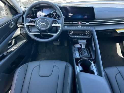 New 2026 Hyundai Elantra Limited image 18