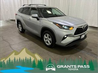 Used 2023 Toyota Highlander LE AWD/4WD video 1
