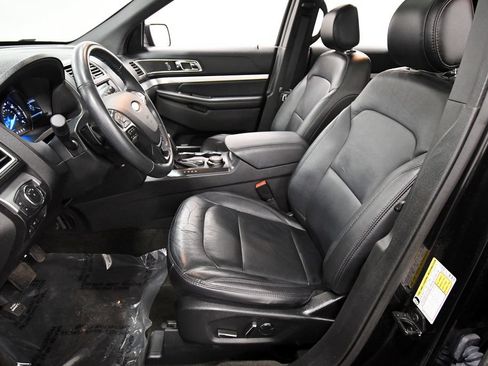 Used 2017 Ford Explorer XLT w/ Equipment Group 202A AWD/4WD image 14