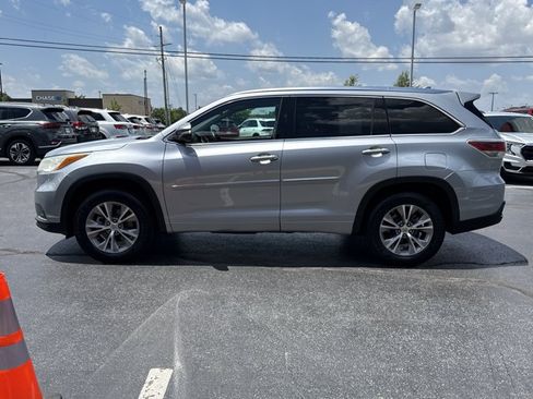 Used 2014 Toyota Highlander XLE FWD image 14
