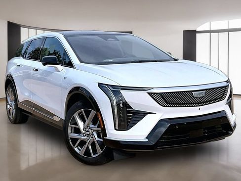 New 2027 Cadillac Optiq Luxury w/ LPO, Floor Liner Package AWD/4WD image 2