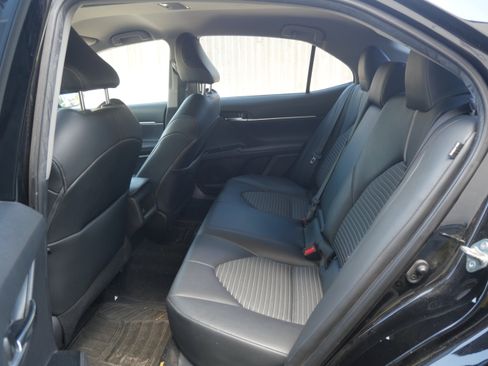 Used 2020 Toyota Camry SE image 9