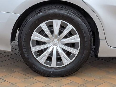 Used 2020 Toyota Camry LE w/ Carpet Mat Package FWD image 10
