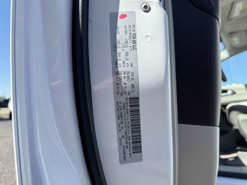 Used 2017 Chrysler Pacifica Touring-L FWD image 31
