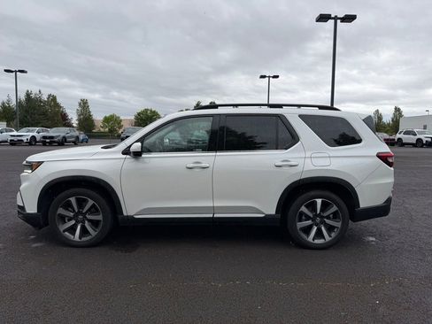 Used 2023 Honda Pilot Touring image 4