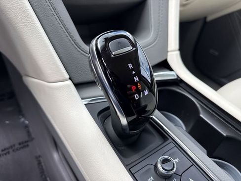 Used 2024 Cadillac XT6 Premium Luxury FWD image 20