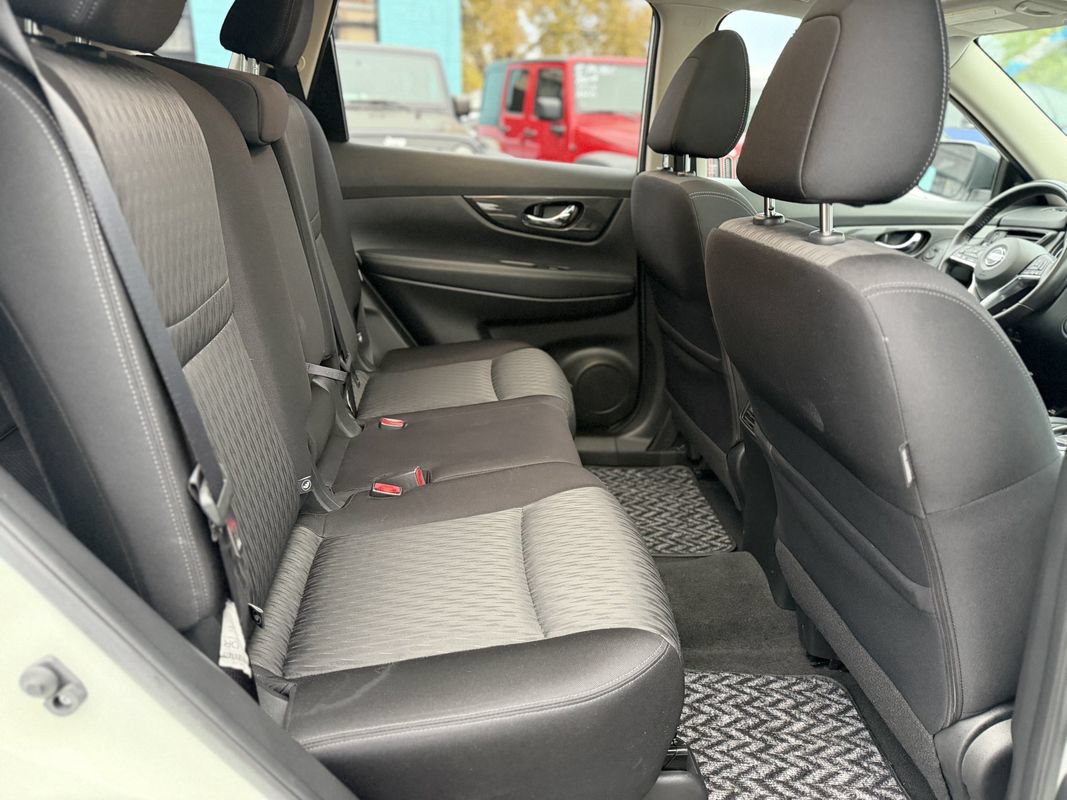 Used 2017 Nissan Rogue SV AWD/4WD image 9