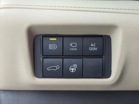 Used 2023 Toyota Highlander Platinum FWD image 21