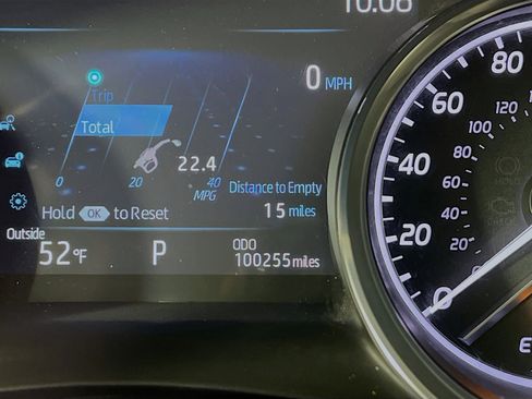 Used 2020 Toyota Camry LE image 13