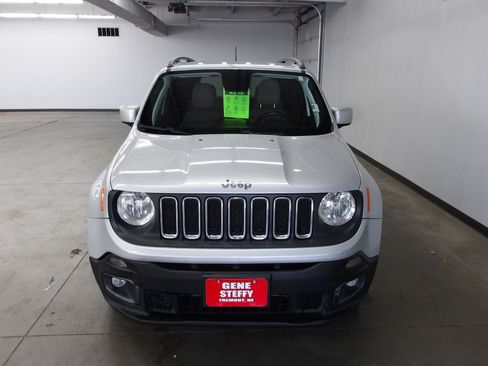 Used 2018 Jeep Renegade Latitude w/ Cold Weather Group AWD/4WD image 6