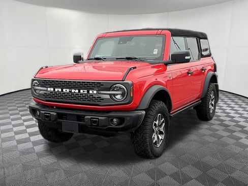 Used 2023 Ford Bronco Badlands image 3