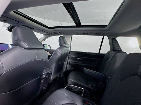 Used 2025 Toyota Grand Highlander Platinum image 19