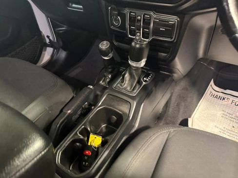 Used 2022 Jeep Wrangler Unlimited Sport w/ Cold Weather Group image 15