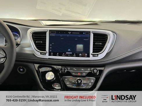 New 2026 Chrysler Pacifica Limited w/ S Appearance Package image 16