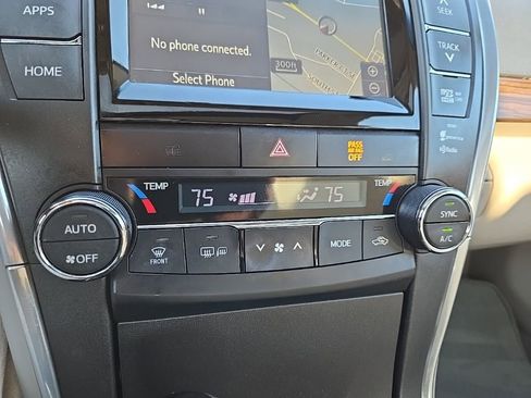 Used 2015 Toyota Camry XLE image 27