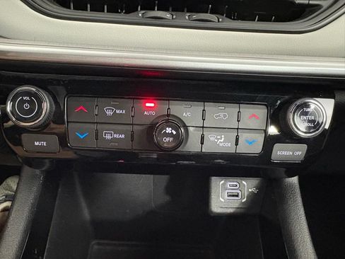 Used 2025 Jeep Compass Limited AWD/4WD image 23