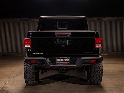 Used 2025 Jeep Gladiator Sport AWD/4WD image 8