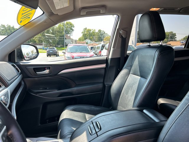 Used 2018 Toyota Highlander XLE AWD/4WD image 36