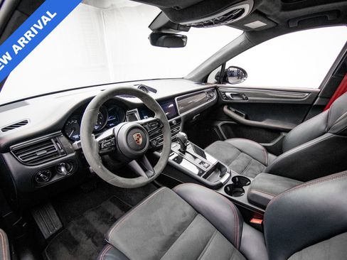 Used 2023 Porsche Macan GTS w/ GTS Sport Package image 11