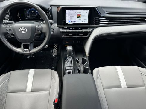 Used 2025 Toyota Camry SE FWD image 15