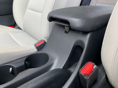 Used 2022 Kia Forte LXS image 17