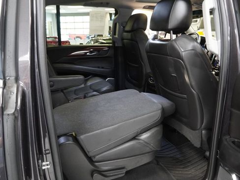 Used 2017 Cadillac Escalade ESV Luxury AWD/4WD image 26