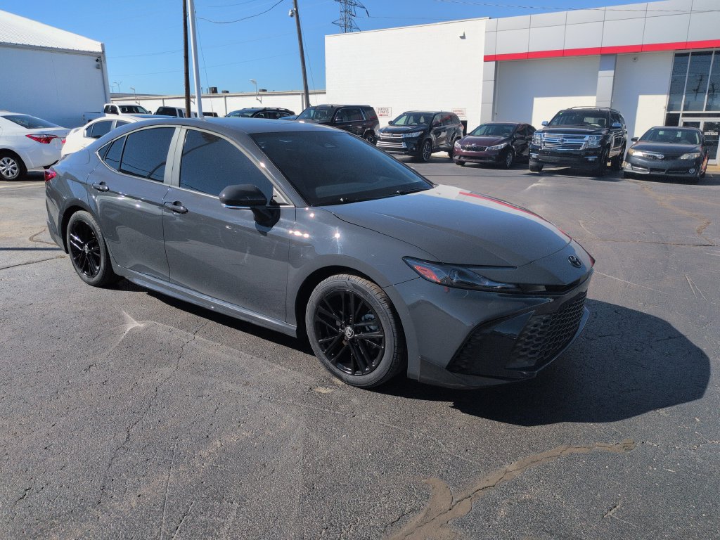 Used 2025 Toyota Camry SE FWD image 7