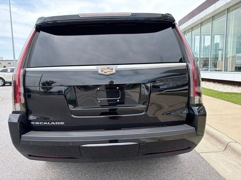Used 2016 Cadillac Escalade Premium AWD/4WD image 4