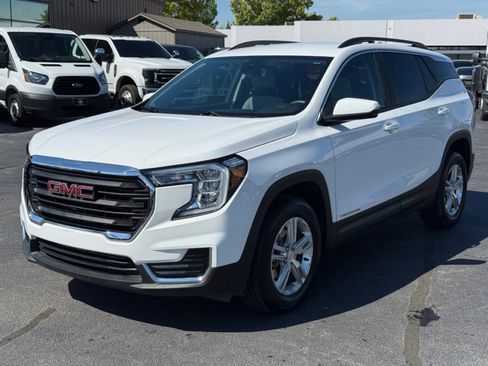 Used 2023 GMC Terrain SLE w/ Driver Convenience Package image 4