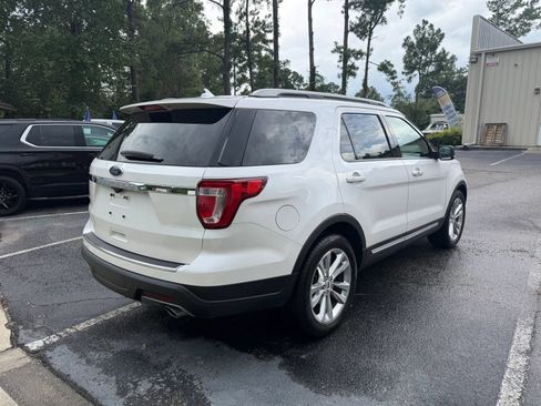 Used 2018 Ford Explorer XLT w/ Equipment Group 202A FWD image 7