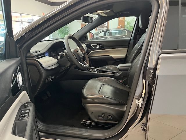 Used 2023 Jeep Compass Limited AWD/4WD image 4