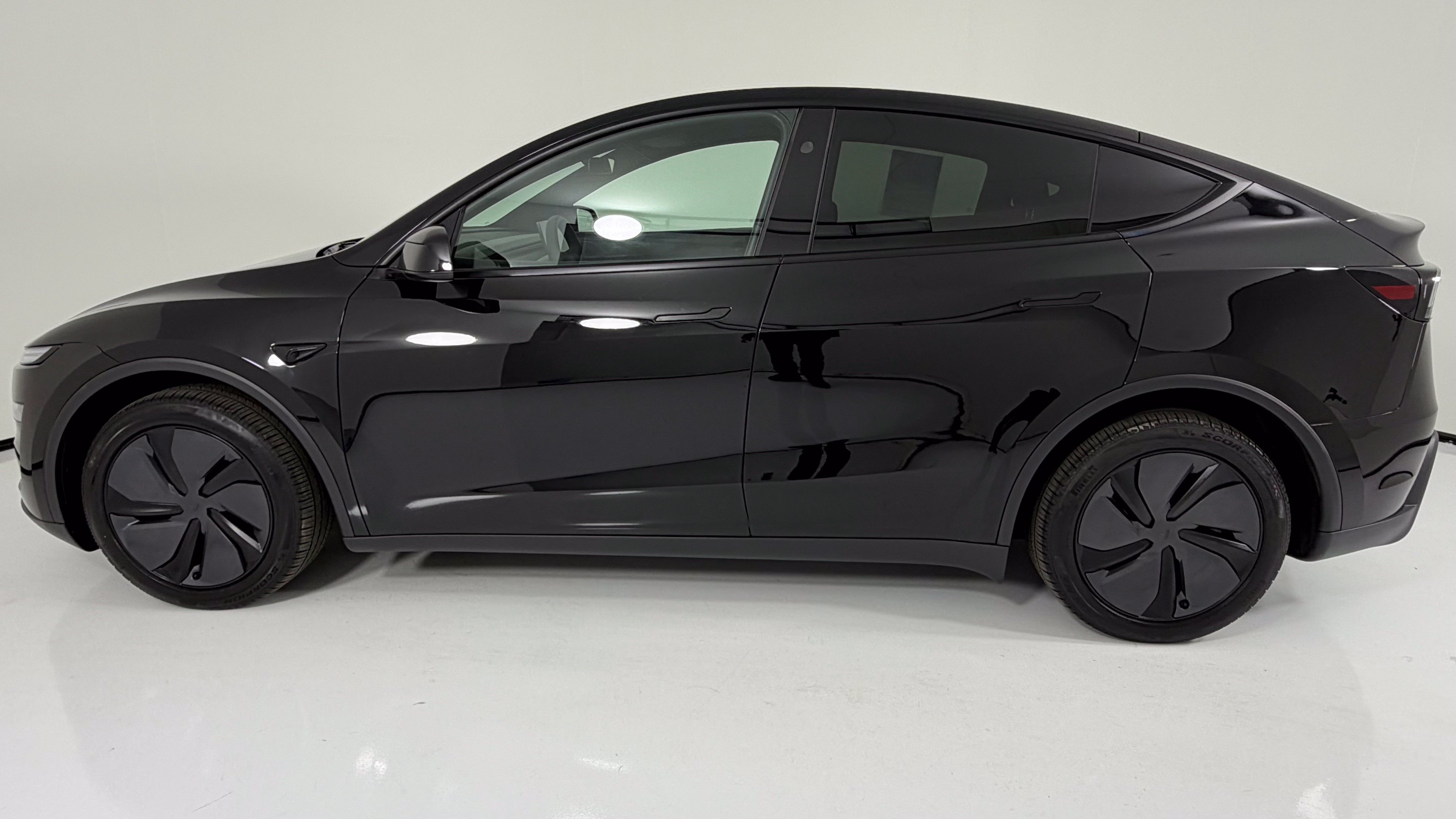 Used 2026 Tesla Model Y Long Range RWD image 16