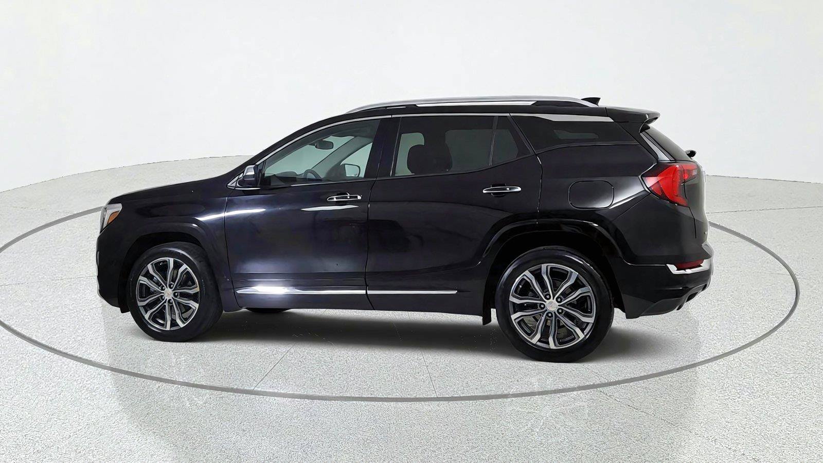 Used 2020 GMC Terrain Denali w/ Denali Premium Package AWD/4WD image 4