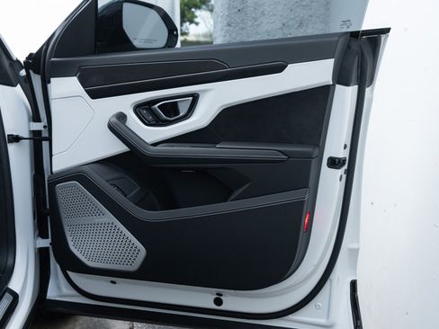 Used 2024 Lamborghini Urus S image 37