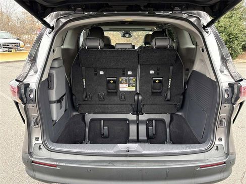 Used 2024 Toyota Sienna XLE image 12