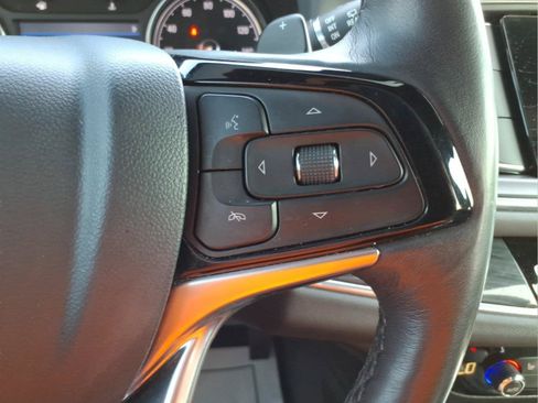 Certified 2024 Buick Enclave Essence w/ Experience Buick Package FWD image 23