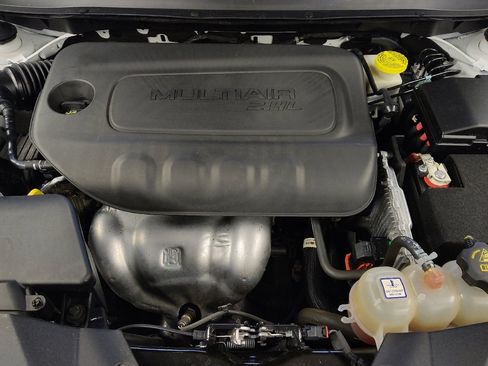 Used 2021 Jeep Cherokee Latitude Plus FWD image 30