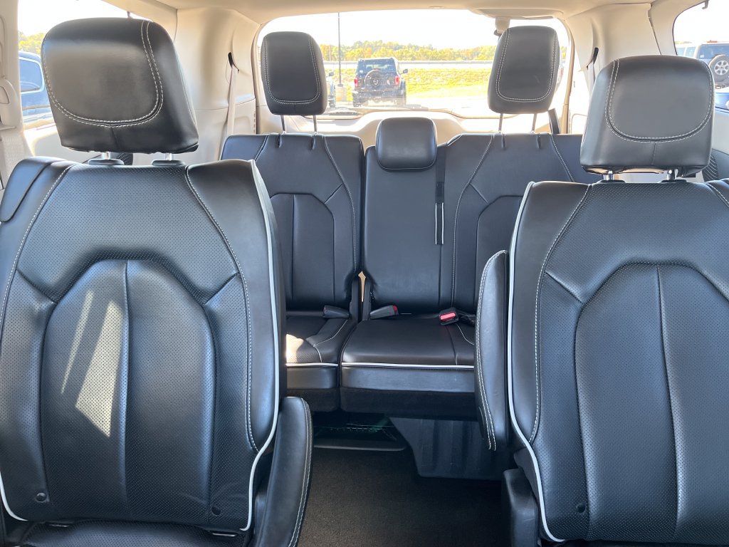 Used 2024 Chrysler Pacifica Limited FWD image 23