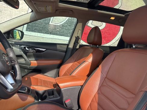 Used 2017 Nissan Rogue SL w/ SL Premium Package FWD image 14