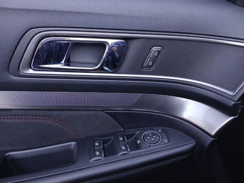 Used 2019 Ford Explorer XLT w/ XLT Sport Appearance Package image 12