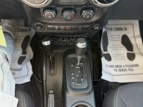 Used 2017 Jeep Wrangler Unlimited Sahara AWD/4WD image 16