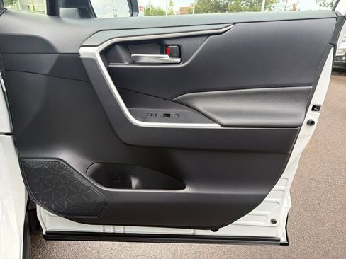 Used 2025 Toyota RAV4 SE AWD/4WD image 11