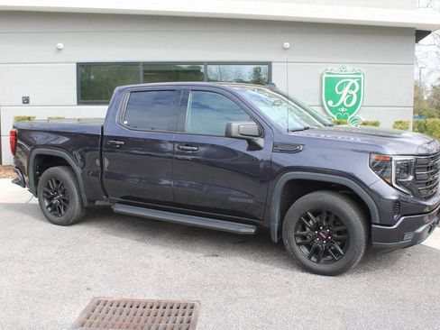 Used 2022 GMC Sierra 1500 Elevation AWD/4WD image 2